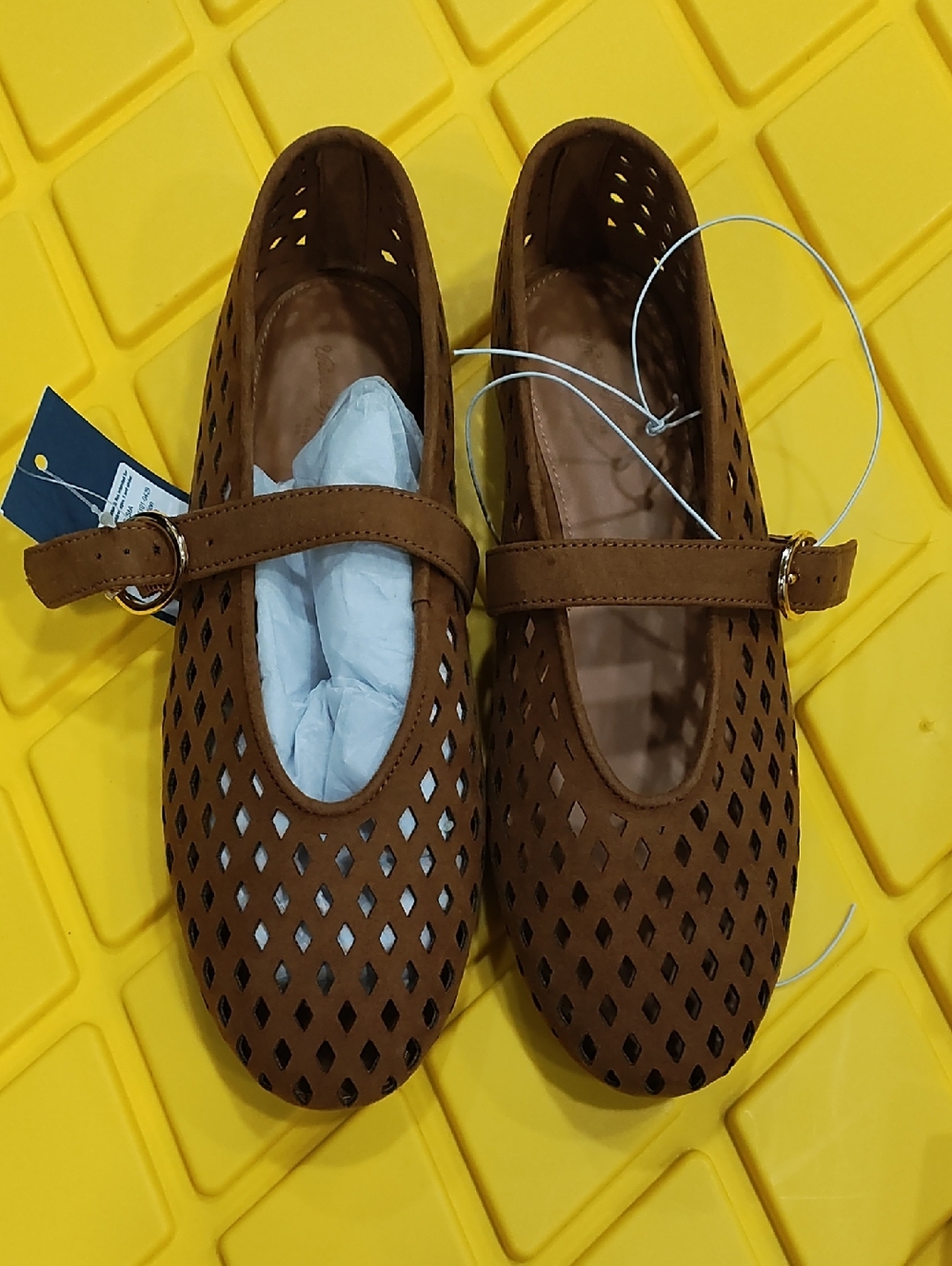Universal Thread Brown Perforated Mary Jane Flats